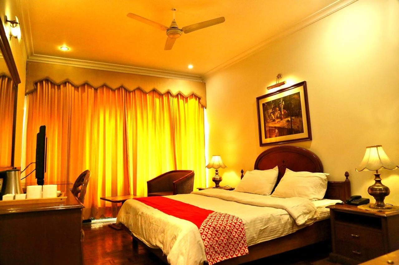 Hotel Fabexpress Kwality Regency Chandīgarh Esterno foto